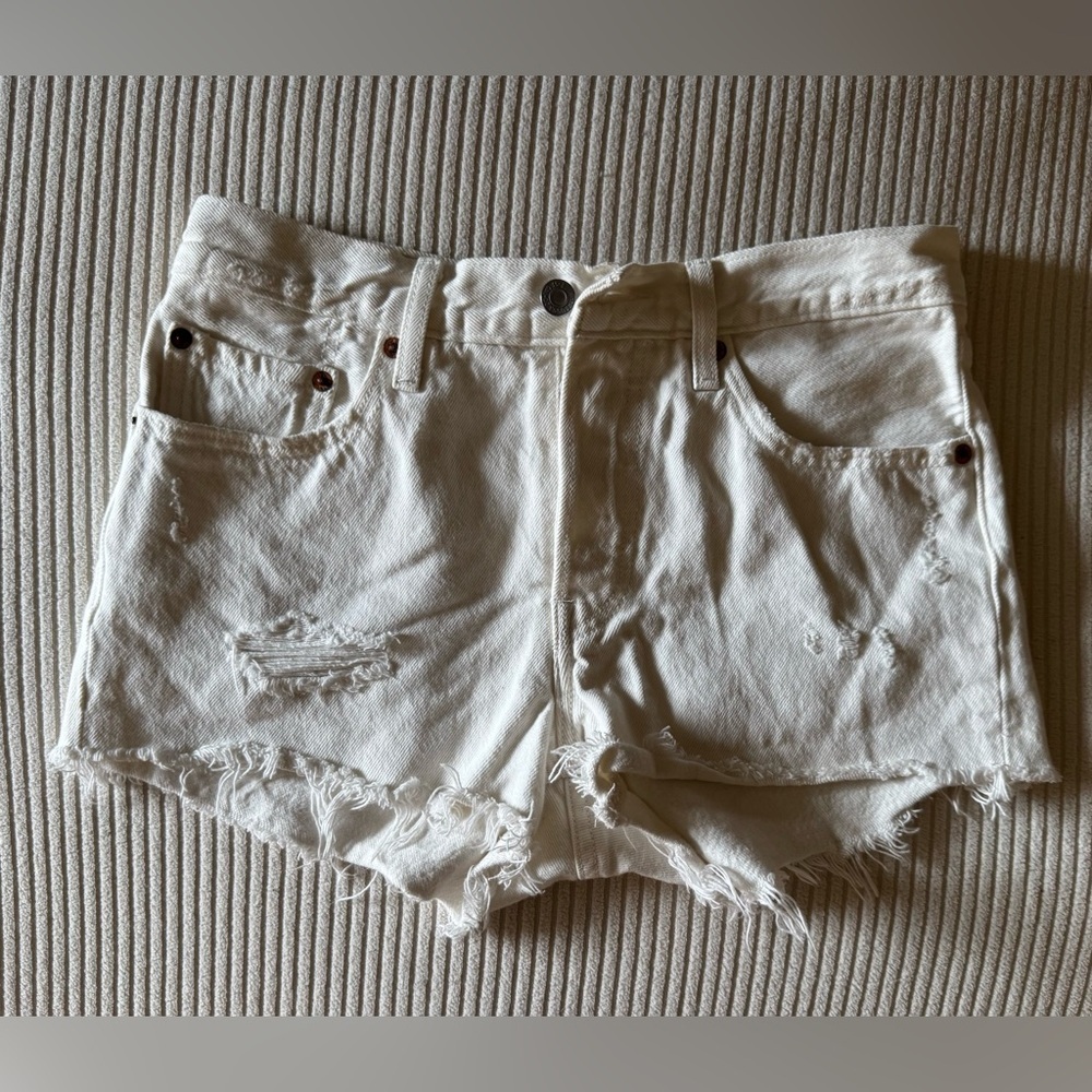 Levi’s 501 White Button Up Distressed White Denim Jean Summer Short Size 26